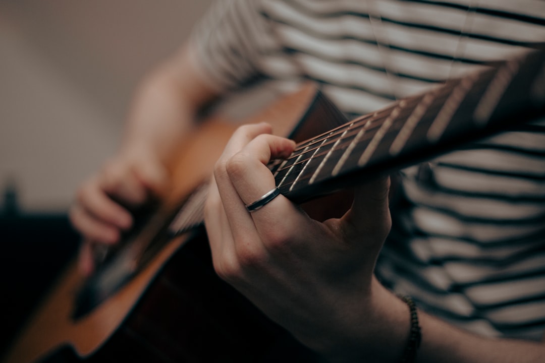 Aplicações da blockchain para além das finanças - artists musicians
