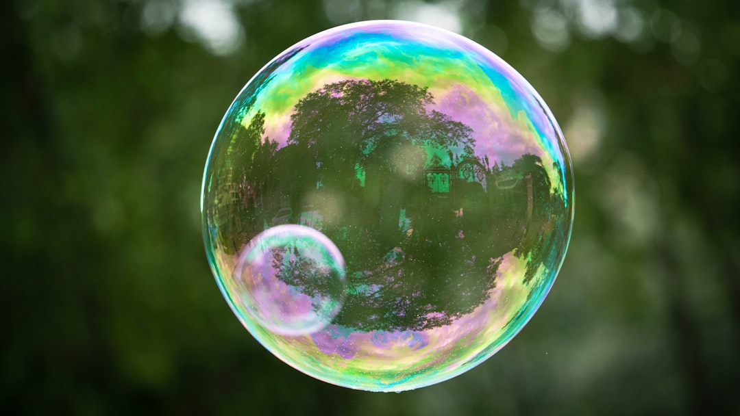 A bolha das criptomoedas - A bolha das criptomoedas: causas, impactos e estratégias de proteção em 2025