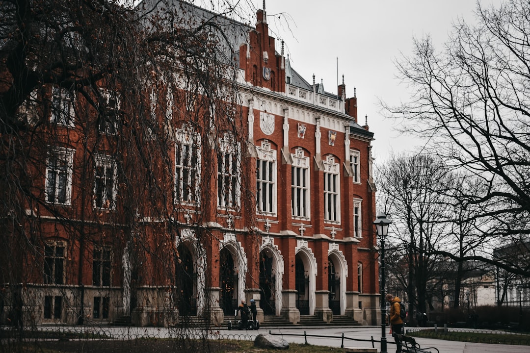 universitario token - institutions