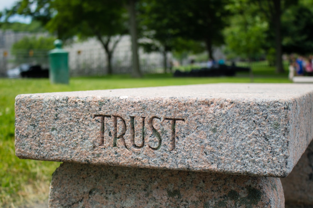 trust products - Trust Products no Ecossistema Cripto: Guia Completo para Investidores Brasileiros em 2025