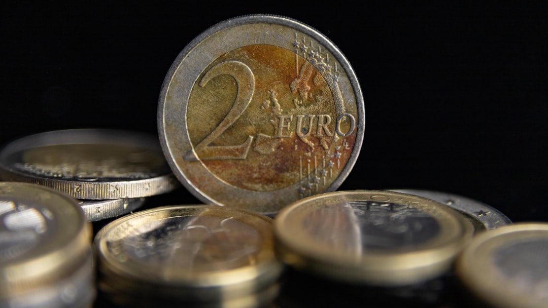 Euro Digital notícias - following three