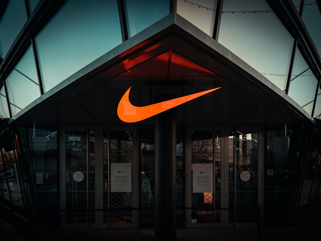 Nike e RTFKT - Nike e RTFKT: A Revolução dos Sneakers Digitais no Metaverso