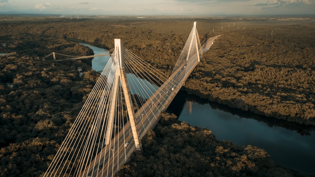 O que são as "pontes de confiança minimizada" (trust-minimized bridges) - Pontes de Confiança Minimizada (Trust‑Minimized Bridges): O Que São, Como Funcionam e Por Que São Cruciais para o Futuro das Blockchains