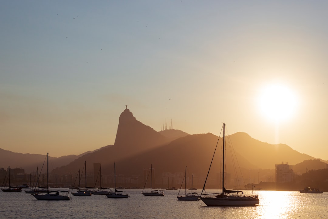 Descubra a corretora de criptomoedas brasileira que oferece negociação gratuita e educação financeira - onboarding cryptoedu