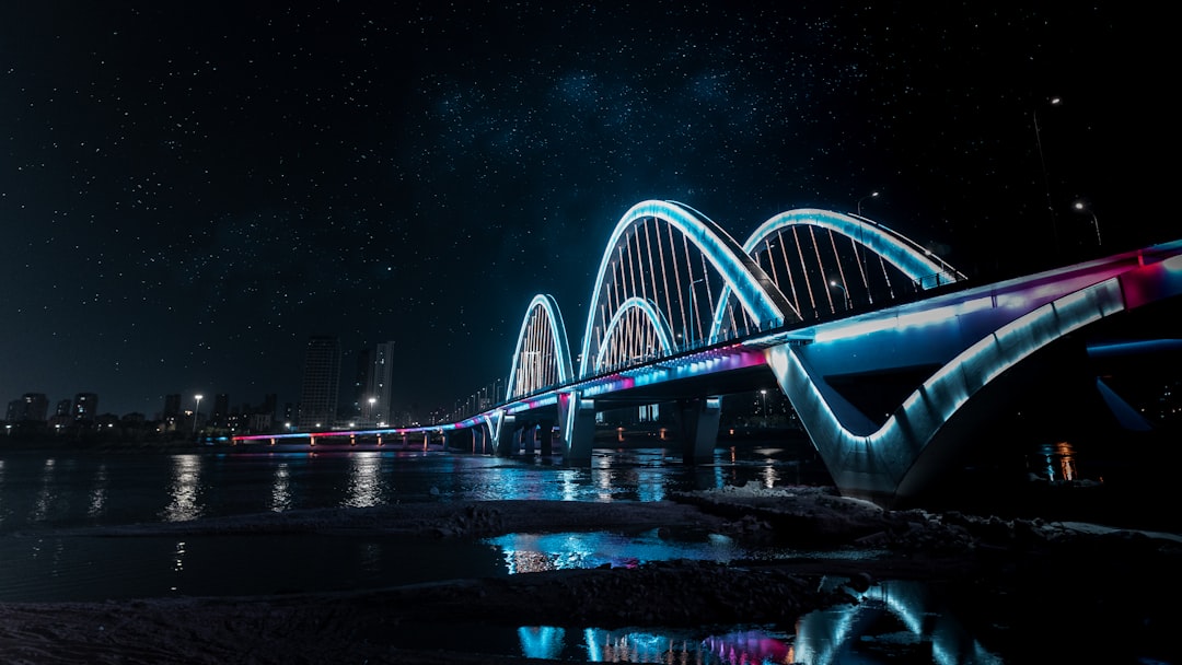 Como as pontes (bridges) de blockchain funcionam - there three