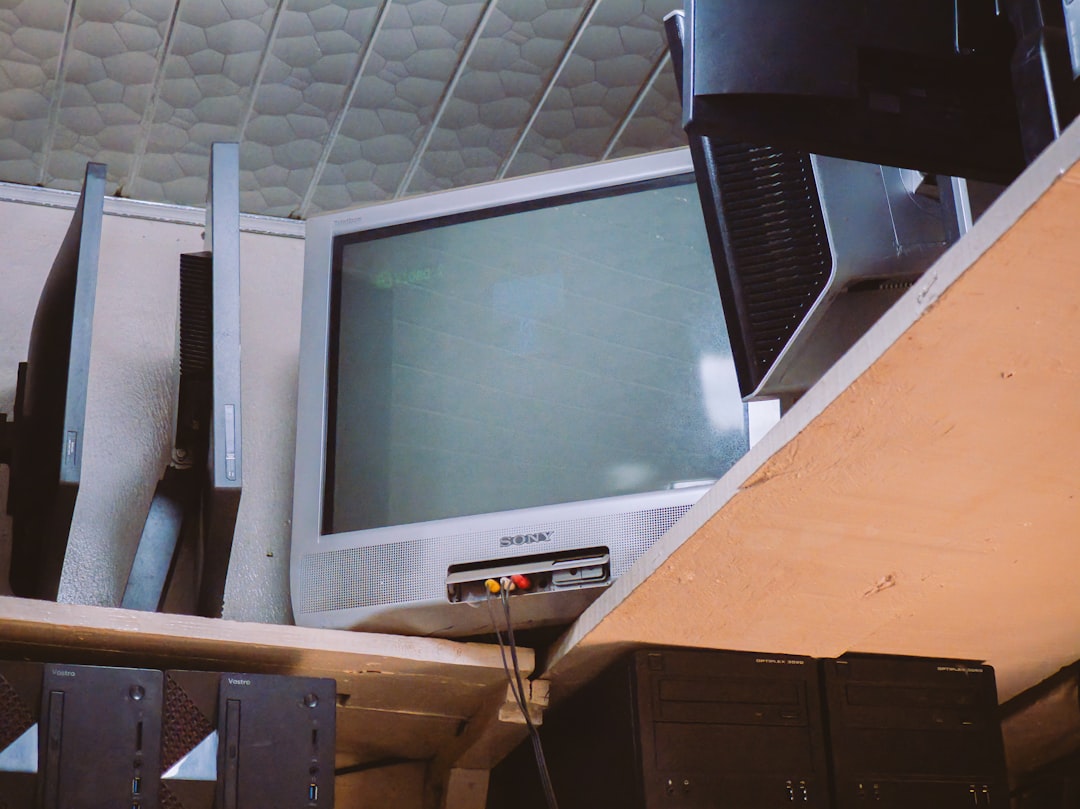 O santo graal da computação privada - O Santo Graal da Computação Privada: Como a Criptografia, a Blockchain e a Computação Confidencial Redefinem a Segurança dos Dados