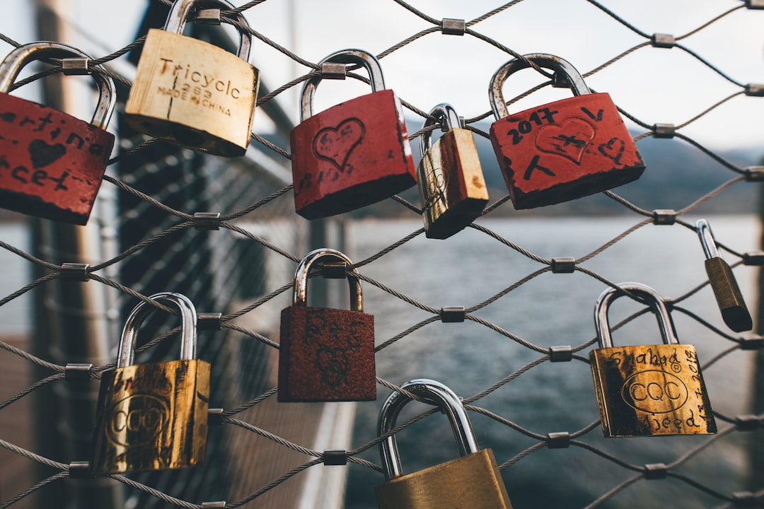 Como as instituições financeiras estão a adotar a blockchain - identity partnership