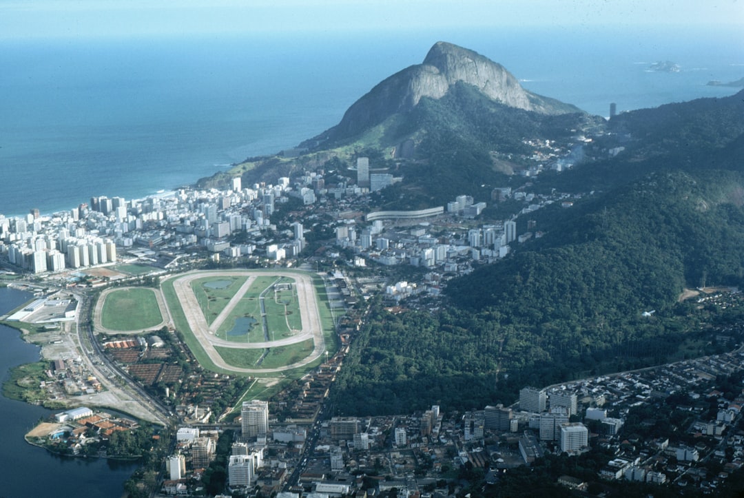 upland brasil - Upland Brasil: Guia Completo para Entender, Investir e Aproveitar Oportunidades no Metaverso Brasileiro