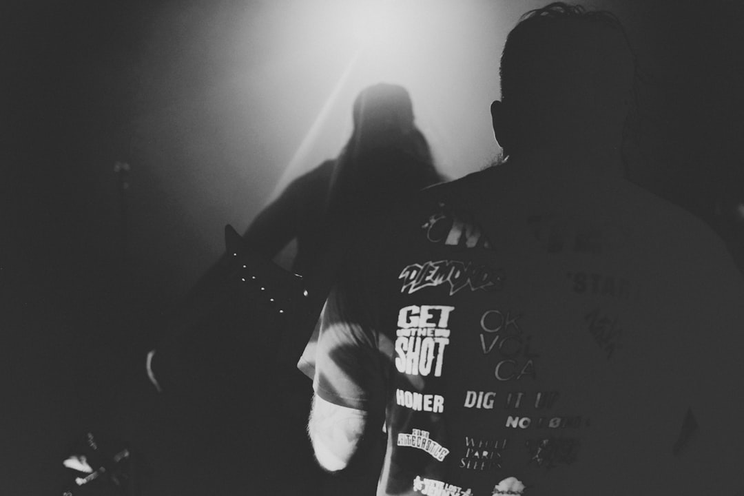 metalcore - Metalcore: Guia Completo, História, Bandas e Como Produzir o Som Mais Pesado do Momento