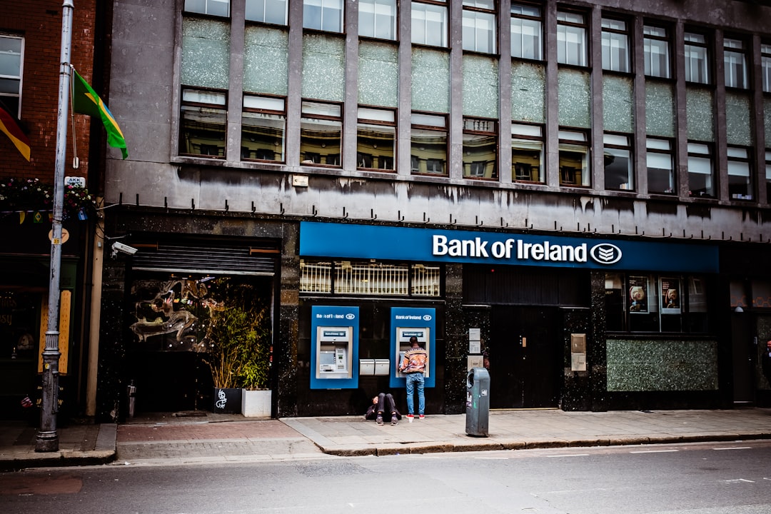 O que é a "tese do banco para os sem-banco" (bank the unbanked) - Entendendo a Tese do Banco para os Sem‑Banco (Bank the Unbanked): O Futuro da Inclusão Financeira