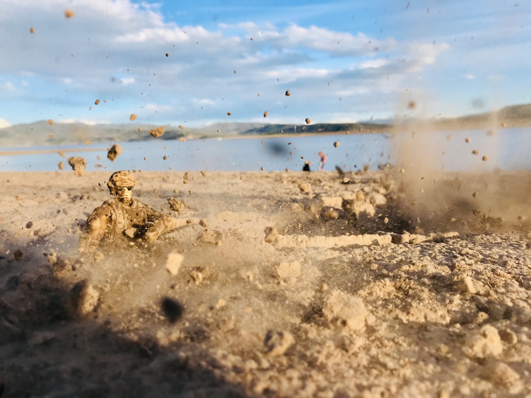 o que é dusting attack - Dusting Attack: O Que É, Como Funciona e Como Se Proteger